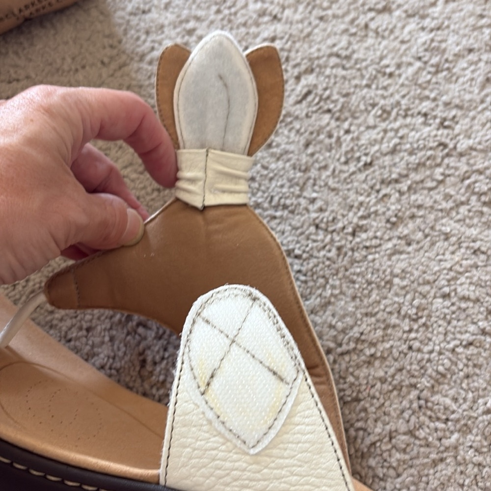 Clarks Women's Cream Sandals with Floral Detail 12W - Picture 7 of 7